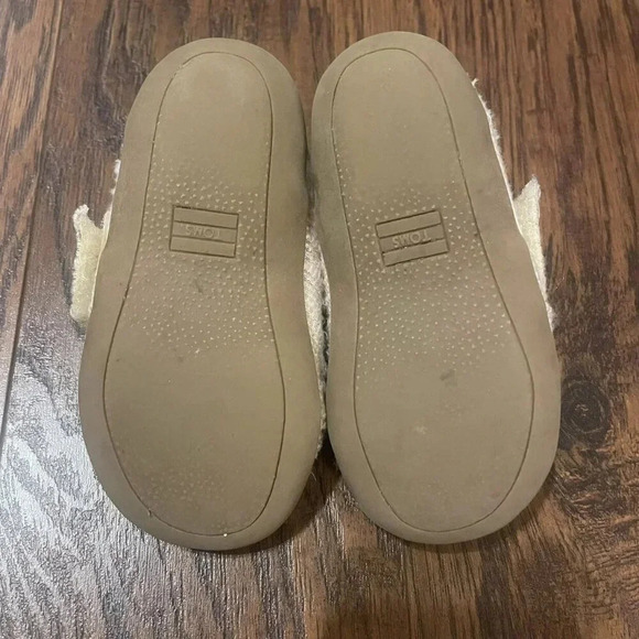 Tom's Pink & Silver Glitter Faux Fur Slippers Size 7 Toddle - Picture 3 of 4